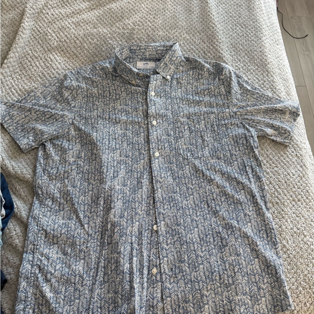 Southern Tide Gray and White Patterned Shirt
